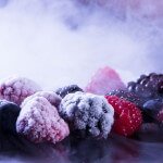 Datenschutz / Gefrorene und frische Beeren mit Frostschicht und Eiseffekt