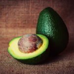 Foto: <a title="pixabay.com" href="https://pixabay.com/en/avocado-vegetable-cut-half-pit-933060/" target="_blank" rel="nofollow noopener">tookapic / pixabay.com</a> Avocado-Öl