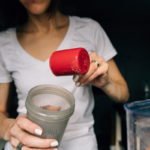 Vegan vs. Whey – Sind pflanzliche Proteinpulver genauso gut wie tierische?