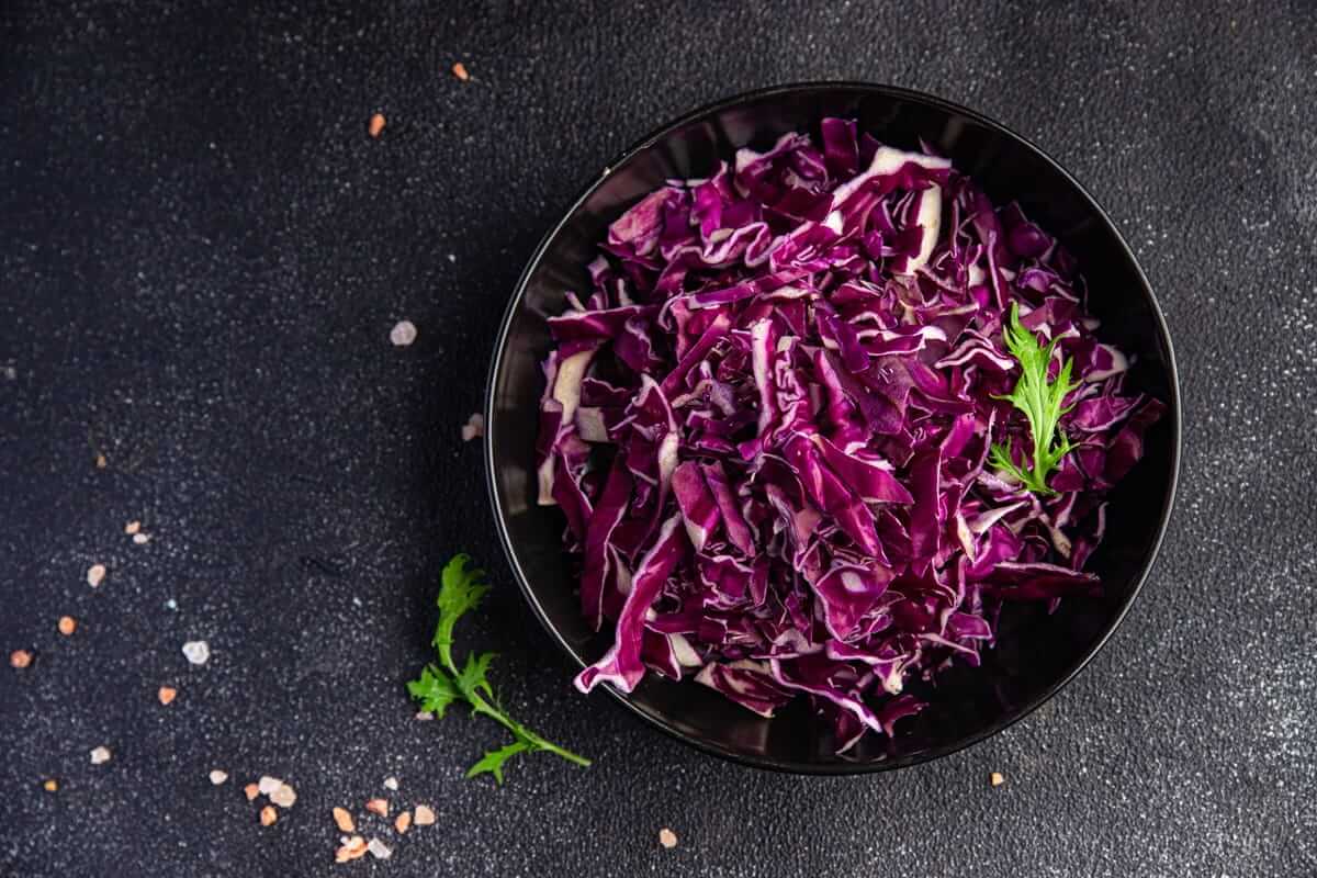 Rotkohl / purple cabbage salad vegetable dish healthy meal food snack on the table