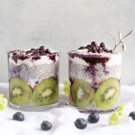 Gesunde Desserts (Dessert im Glas mit Joghurt und Kiwi)