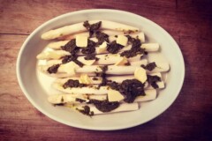Pesto & Butter drauf mit Feta & Pesto überbackener Spargel