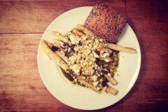 Köstlich! mit Feta & Pesto überbackener Spargel