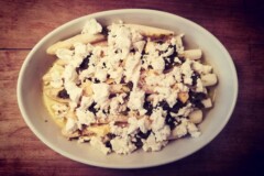 Feta drüber bröseln mit Feta & Pesto überbackener Spargel