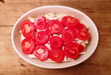 Tomaten verteilen Spargel Champignons Tomaten