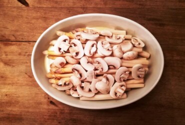 Champignons verteilen Spargel Champignons